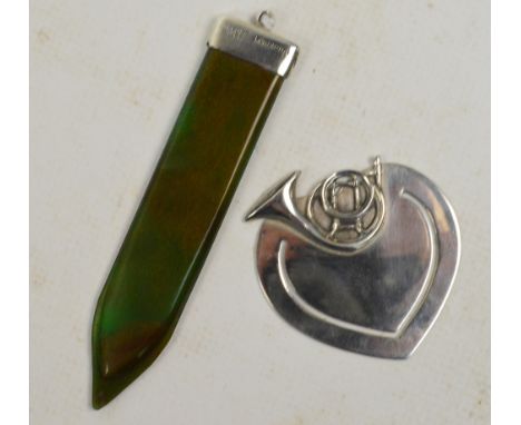 An Elizabeth II hallmarked silver heart shaped bookmark with applied French horn, maker L-I, London import mark for 1992, wid