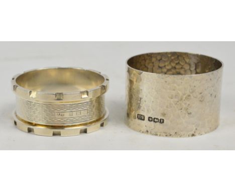 A George V hallmarked silver circular napkin ring with overall hammered decoration, Viner's Ltd, Sheffield 1932, diameter 4cm