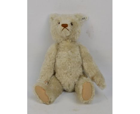 A boxed British Collectors' 1992 Steiff teddy bear no.406645, with numbered white and black tag to ear, with creamy white moh