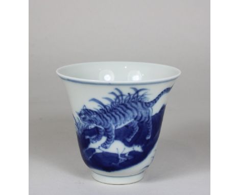 Teacup, China, Porzellan, Da Qing Kangxi Nian Zhi - Great Qing Dynastie Kangxi Period Marke, china blau, Tierszenen. Dm.: 8,4