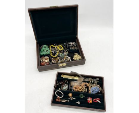 A collection of vintage costume jewellery 