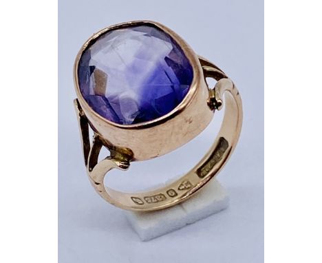 A 9ct gold ring set with an amethyst, size G