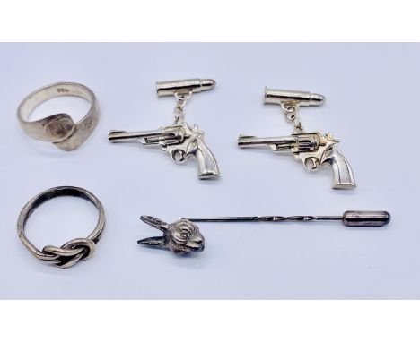 A silver stick/tie pin in the form of a hare, a pair of revolver cufflinks and two silver rings, total weight 18.7g