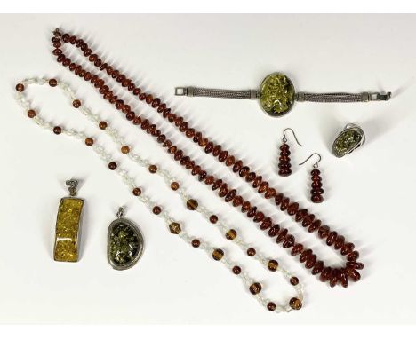 MODERN AMBER/SILVER &amp; AMBER TYPE JEWELLERY - 7 items to include a 68cms L necklace of graduated shapes with 9ct gold clas