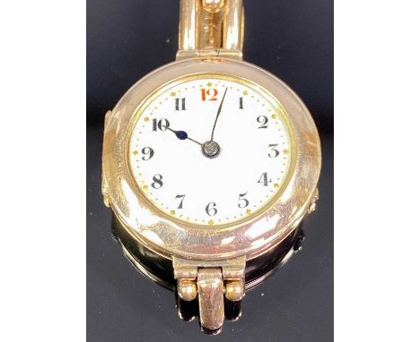 LADY'S VINTAGE 9CT GOLD EXPANDING BRACELET WRISTWATCH - the white dial set with Arabic numerals, not currently running, 28mm 