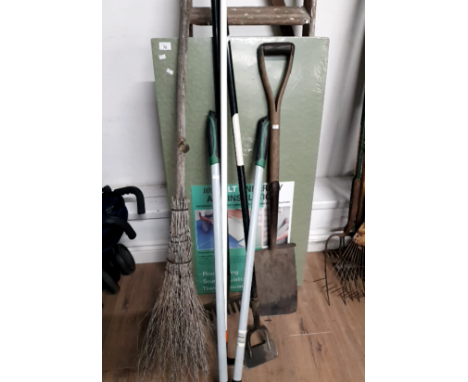 FLOOR LEVELLING FELT AND A HANDFUL OF GARDENING TOOLS