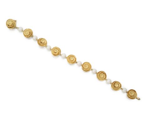 An 18ct yellow gold and cultured freshwater pearl bracelet, with gold spiral links alternating with wire strung cultured fres