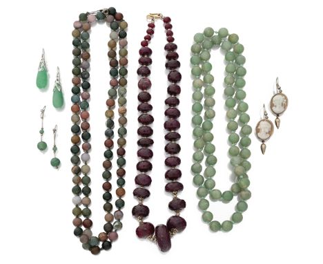 A group of jewellery, comprising: a single row jadeite jade bead necklace, the beads approximately 10mm in size, strung knott