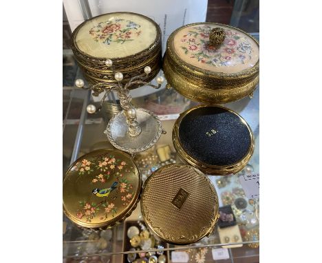 A selection of vintage Ladies compacts and trinket boxes etc. 