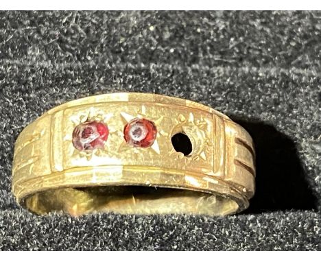 A heavy 9ct gold ring with two rubies (one missing) 7.66 grams. 