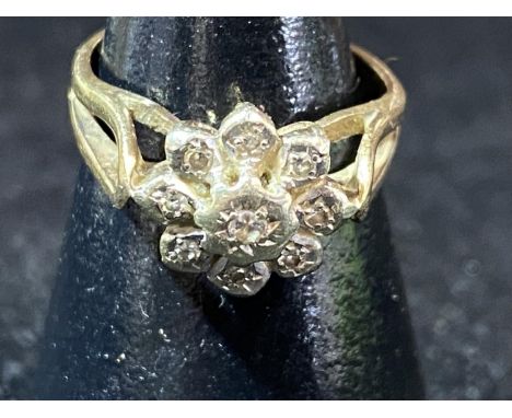 A 9ct gold &amp; diamond cluster ring. 2.65 grams 