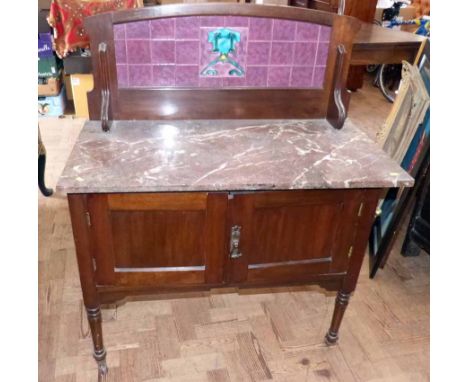 Victorian marble top wash stand with tile back. Condition report: see terms and conditions