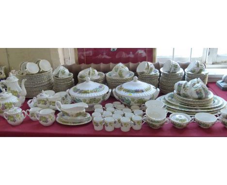 Large Royal Worcester vine harvest pattern dinner service (215 pieces) and seven Lavinia pattern saucers Condition report: se
