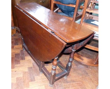 Oak gate-leg table. Condition report: see terms and conditions