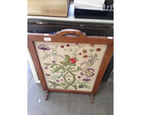 A TAPESTRY OAK FRAMED FIRE SCREEN T2