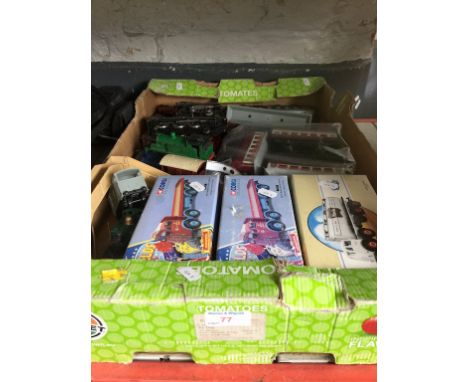 A BOX OF MODEL VEHICLES AND MODEL RAILWAY ENGINES AND CARRIAGES