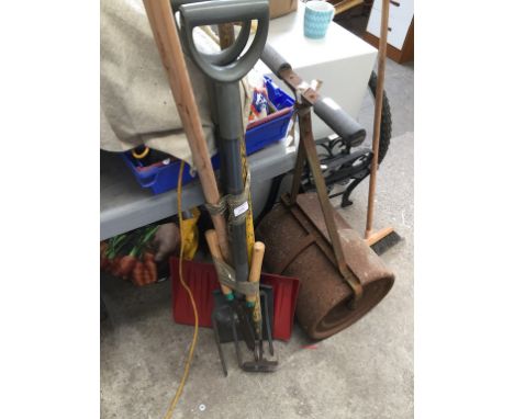 A BUNDLE OF GARDEN TOOLS