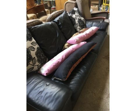 A BLACK LEATHER 3 SEATER SOFA