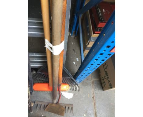 A BUNDLE OF GARDEN TOOLS