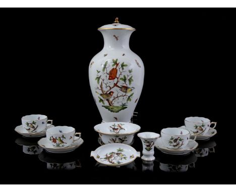 Herend Hungary lamp base, 42 cm high, 4 cups and saucers, oval ashtray, vase and a bowl, all Rothschild decor