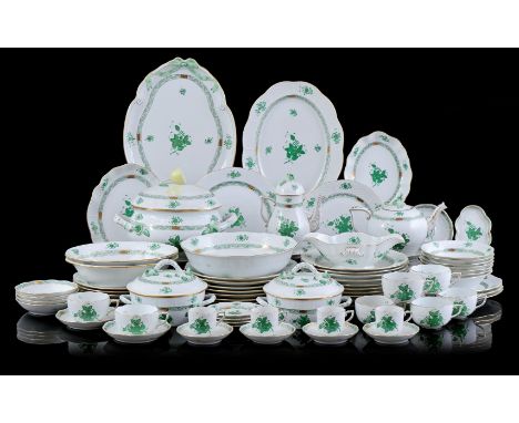 Extensive Herend Hungary porcelain food and drink service with green Apponyi decor, consisting of 8 flat plates 25.5 cm diame