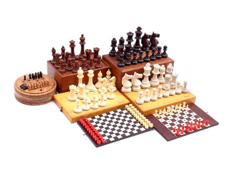 4 chess sets/chess pieces in wooden box, including one made of bone, highest king 8 cm