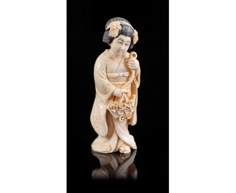Ivory netsuke of woman with flower basket, signed, with EU certificate 24NL331120/20, Japan Meiji period ca. 1900, 58x21x20 m