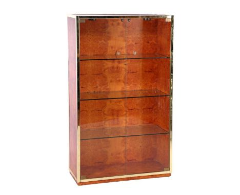 Renato ZeviBurr walnut and maple veneer 3-shelf Hollywood Regency display cabinet with brass edges, Italy 1970s, 148 cm high,