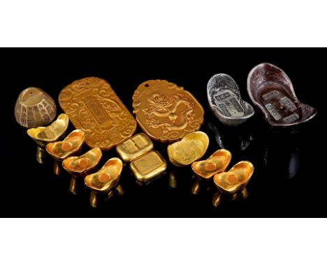 Lot of various metal gold and silver colored objects with Chinese characters, largest 10x6 cm