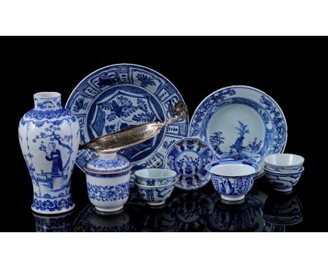 Porcelain with blue decoration, China 18th/19th century including vase with decoration of figures, 4 cups with decoration of 