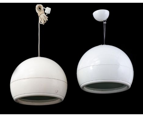 Space Age white plastic hanging and floor lamp, design Studio Tetrarch (Adelaide Bonati, Enrico De Munari, Silvio Bonatti &am