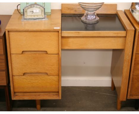 A Stag light oak single pedestal dressing table, fitted three drawers, 74cm high, 89cm wide, 46cm deep