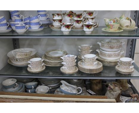 A 12 setting Royal Worcester 'Hyde Park' dinner service.