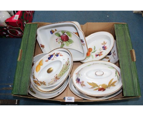 A quantity of Royal Worcester 'Evesham' oven to tableware incl. large casserole dish, vegetable dishes, lasagne dish etc.