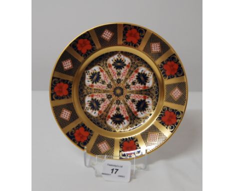 FIRST QUALITY ROYAL CROWN DERBY OLD IMARI SGB NO.1128 PLATE, DATE CODE MMVIII (2008), 21.5CM DIAMETER.