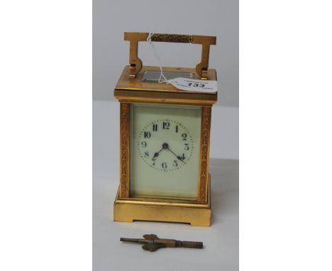 LATE 19TH/EARLY 20THC FRENCH GILDED & ENGRAVED STRIKING CARRIAGE CLOCK WITH KEY. 14CM HIGH.