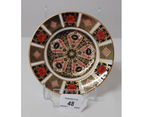 FIRST QUALITY ROYAL CROWN DERBY IMARI PLATE, DATE CODE MMX (2010) 15.5CM DIAMETER.