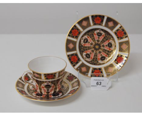 FIRST QUALITY ROYAL CROWN DERBY IMARI TRIO NO.1128, PLATE XLVII (1984), SAUCER XLIII (1980), CUP XLIII (1980).