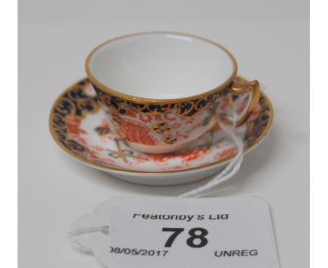 FIRST QUALITY ROYAL CROWN DERBY IMARI PATTERNED MINIATURE TEACUP & SAUCER, CIPHER DATE CODE 1906.