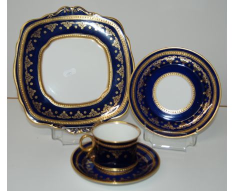 EARLY 20THC ROYAL ALBERT CROWN CHINA, ROYAL BLUE & GILDED PART TEA SERVICE NO.5959. 25 PIECE.