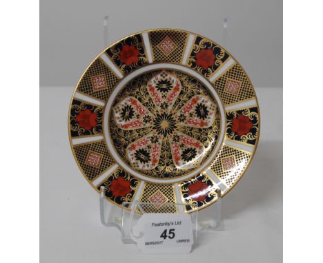 FIRST QUALITY ROYAL CROWN DERBY IMARI PLATE, DATE CODE MMX (2010) 15.5CM DIAMETER.