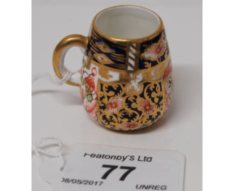 FIRST QUALITY ROYAL CROWN DERBY IMARI PATTERNED MINIATURE TANKARD, CYPHER DATE CODE 1909.