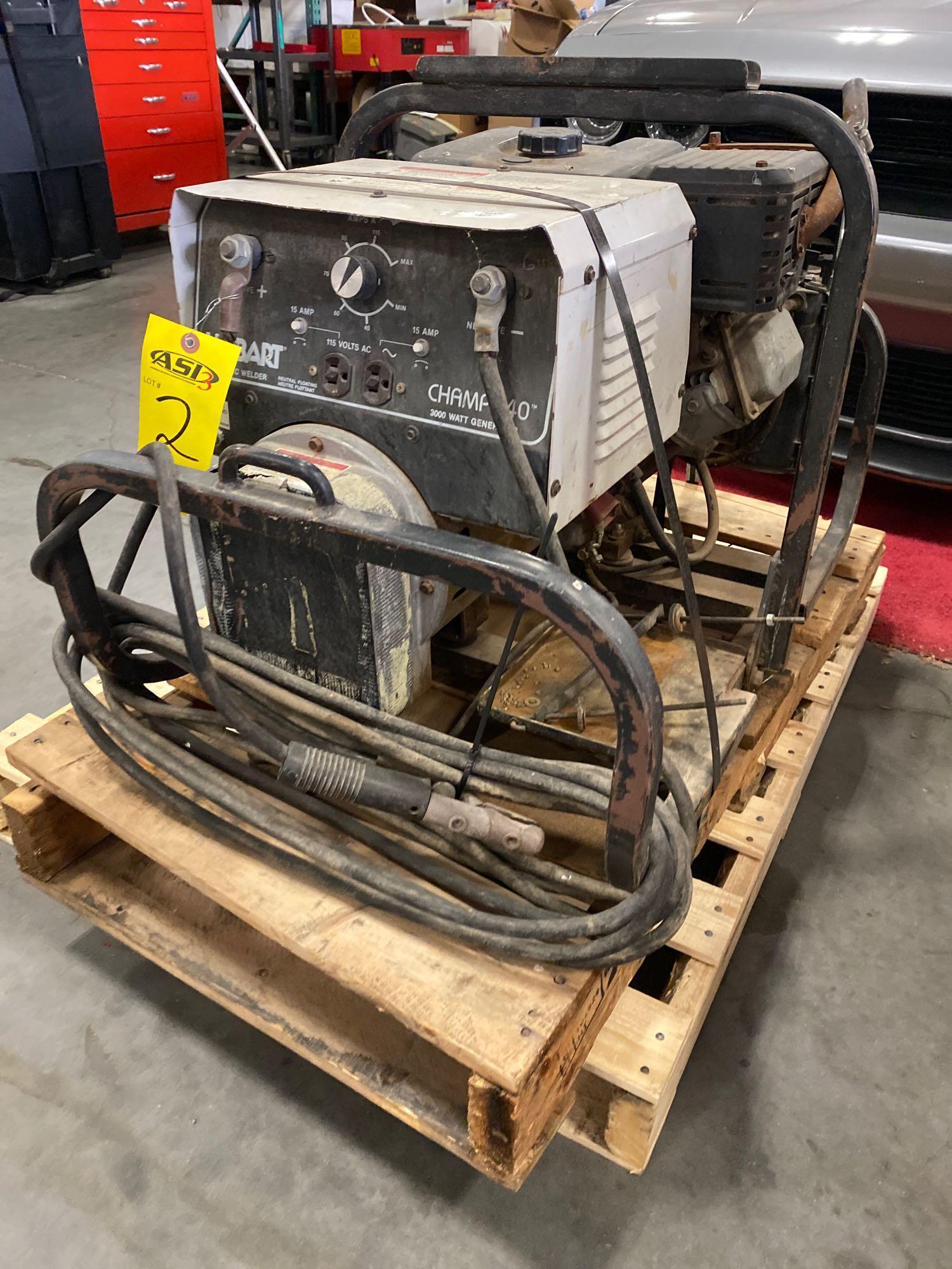 HOBART CHAMP 140 DCCC WELDER, 3000W, GAS POWERED, LEADS, PULL START