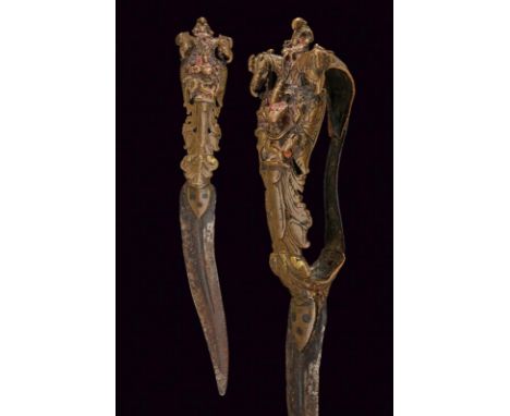 dating: 17th/18th Century provenance: South India, Short, curved, iron, double-edged blade with central groove, nice, bronze 