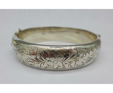 A silver bangle, 24.3g