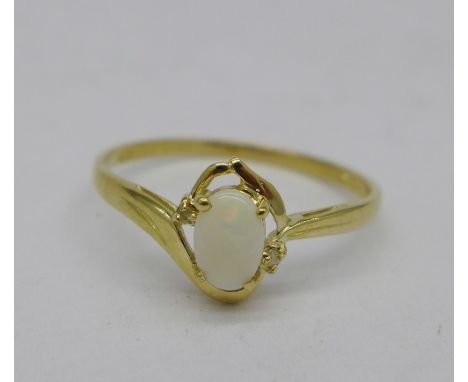 A 9ct gold and opal ring, 1g, P