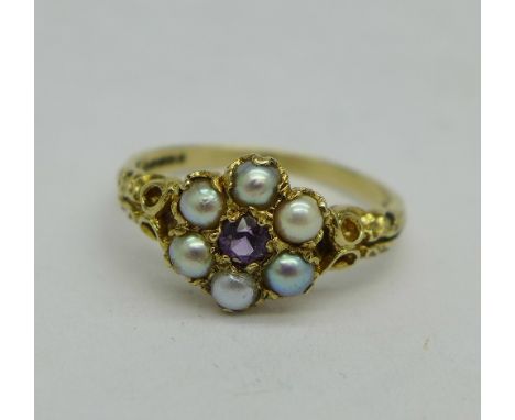 A 9ct gold, amethyst and pearl ring, 2.5g, P