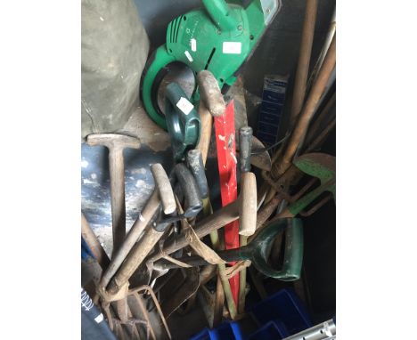 4 BUNDLES OF GARDEN TOOLS