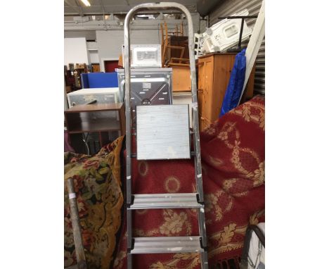 ALUMINIUM STEP LADDERS