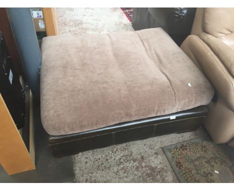 A LARGE POUFFE